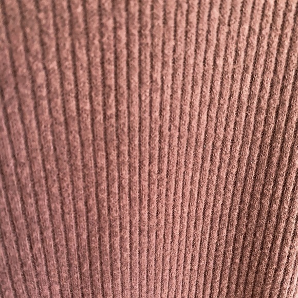 Abercrombie & Fitch - Picture 3 of 3